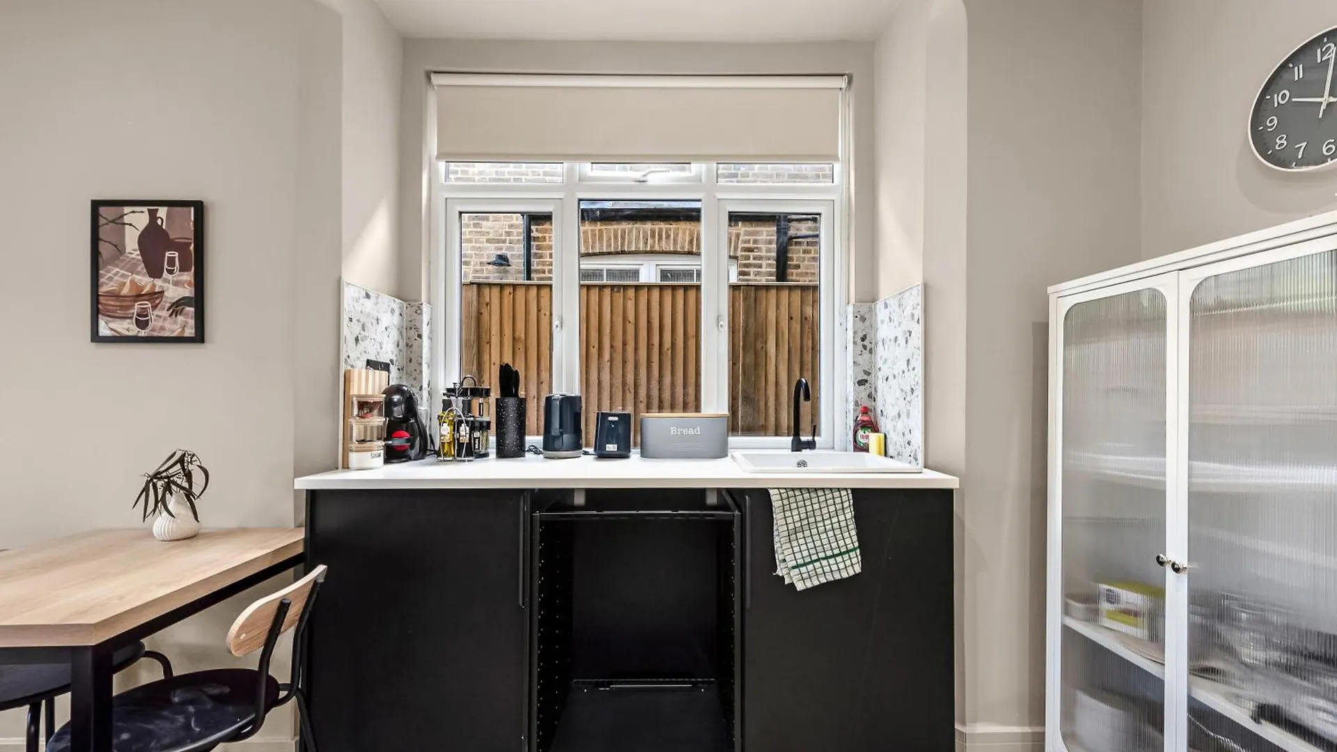 Posh Studio Stay With Functional Kitchenette Londra